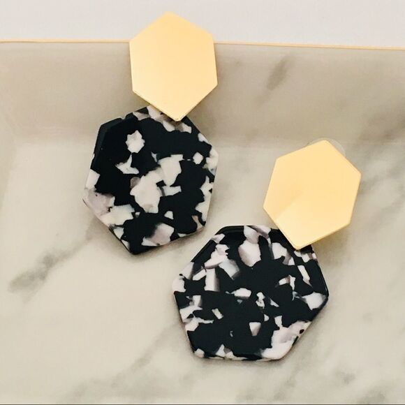 Gold Tone Black White Marble Geometric Acrylic Earrings NWT - Picture 5 of 7